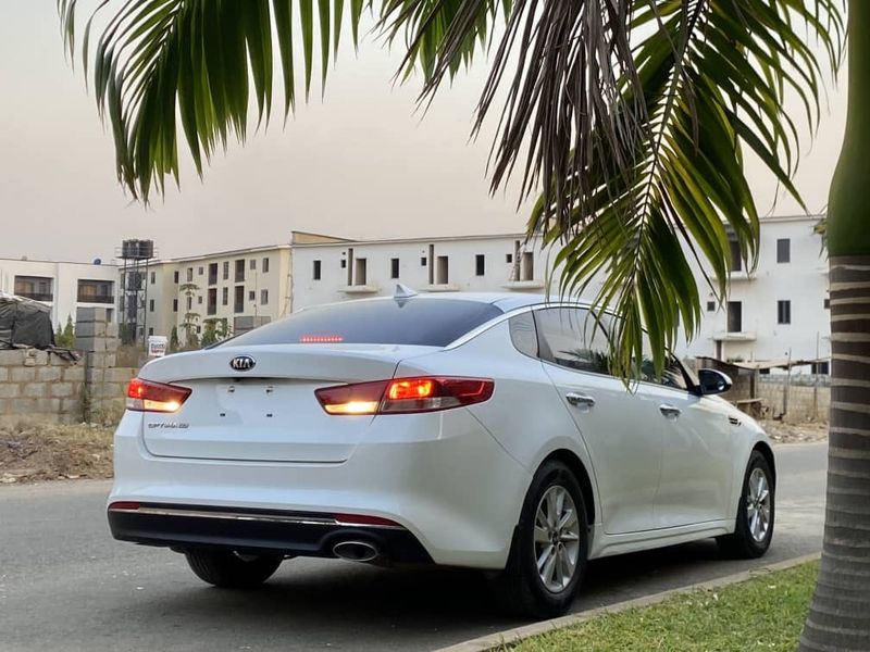 Thumbnail 3 of 2016 Kia Optima